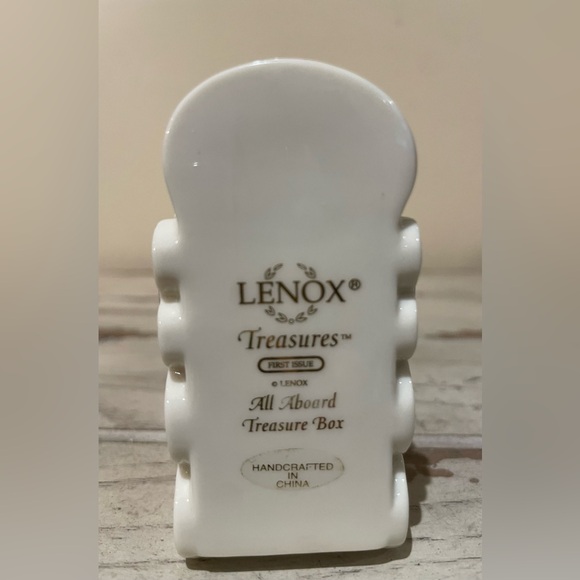 Lenox Treasures All Aboard Train Trinket Box with Train Charm - Picture 7 of 9